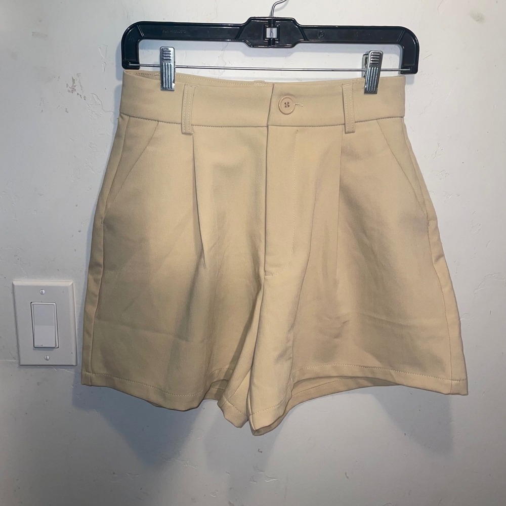 Danielle Bernstein WeWoreWhat Tan Pleated High Waisted Shorts Size 2 Beige